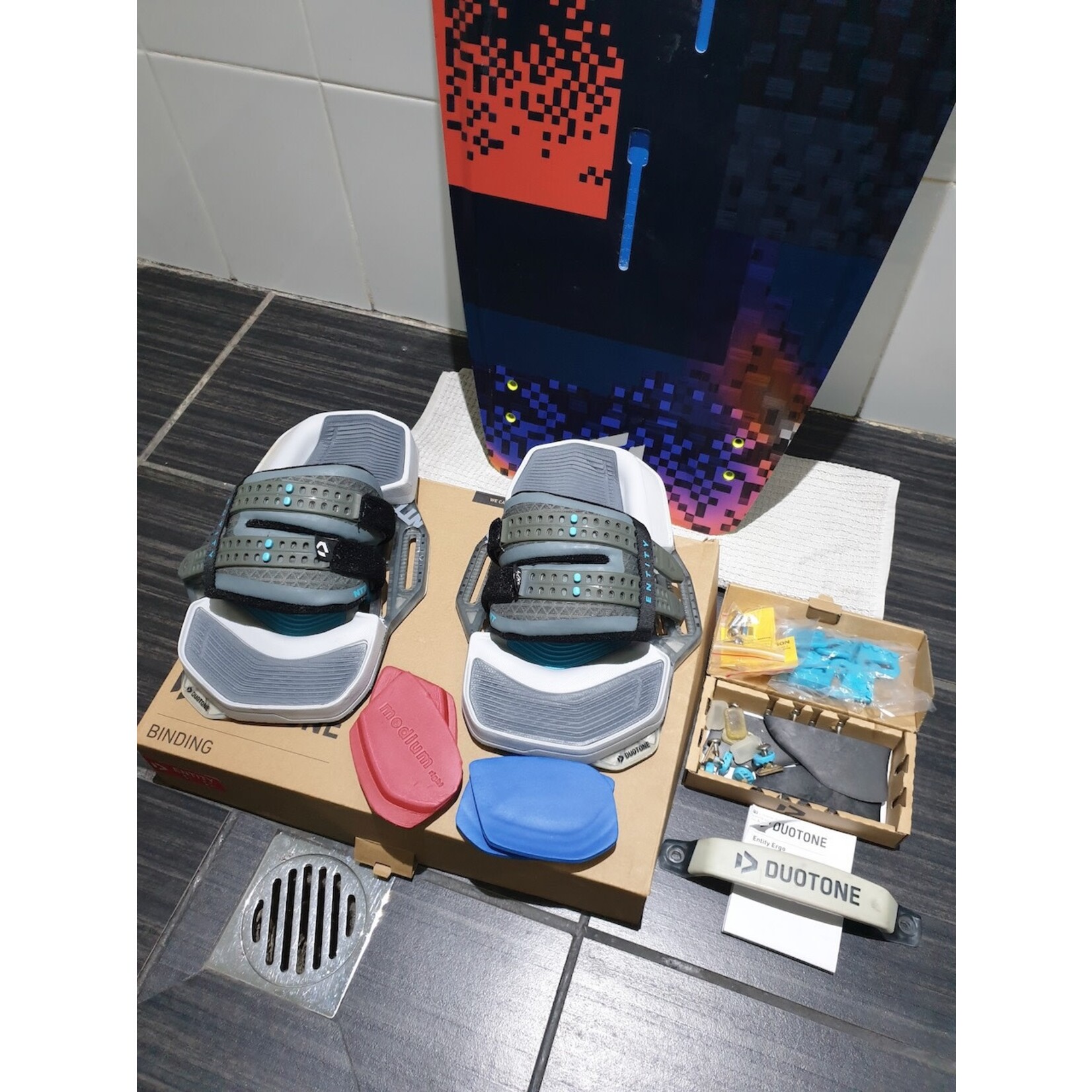 Duotone 2023 Duotone Twintip Select SLS 138 with Entity Strap Large