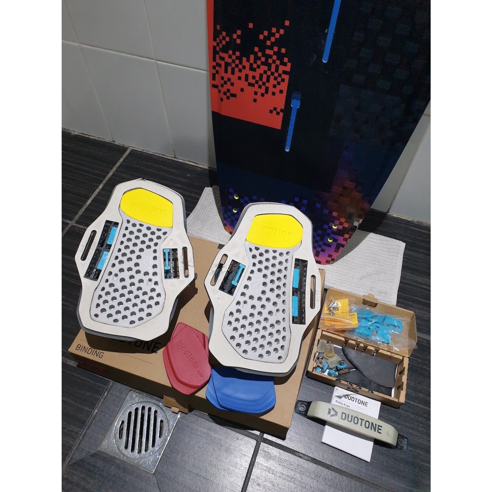 Duotone 2023 Duotone Twintip Select SLS 138 with Entity Strap Large