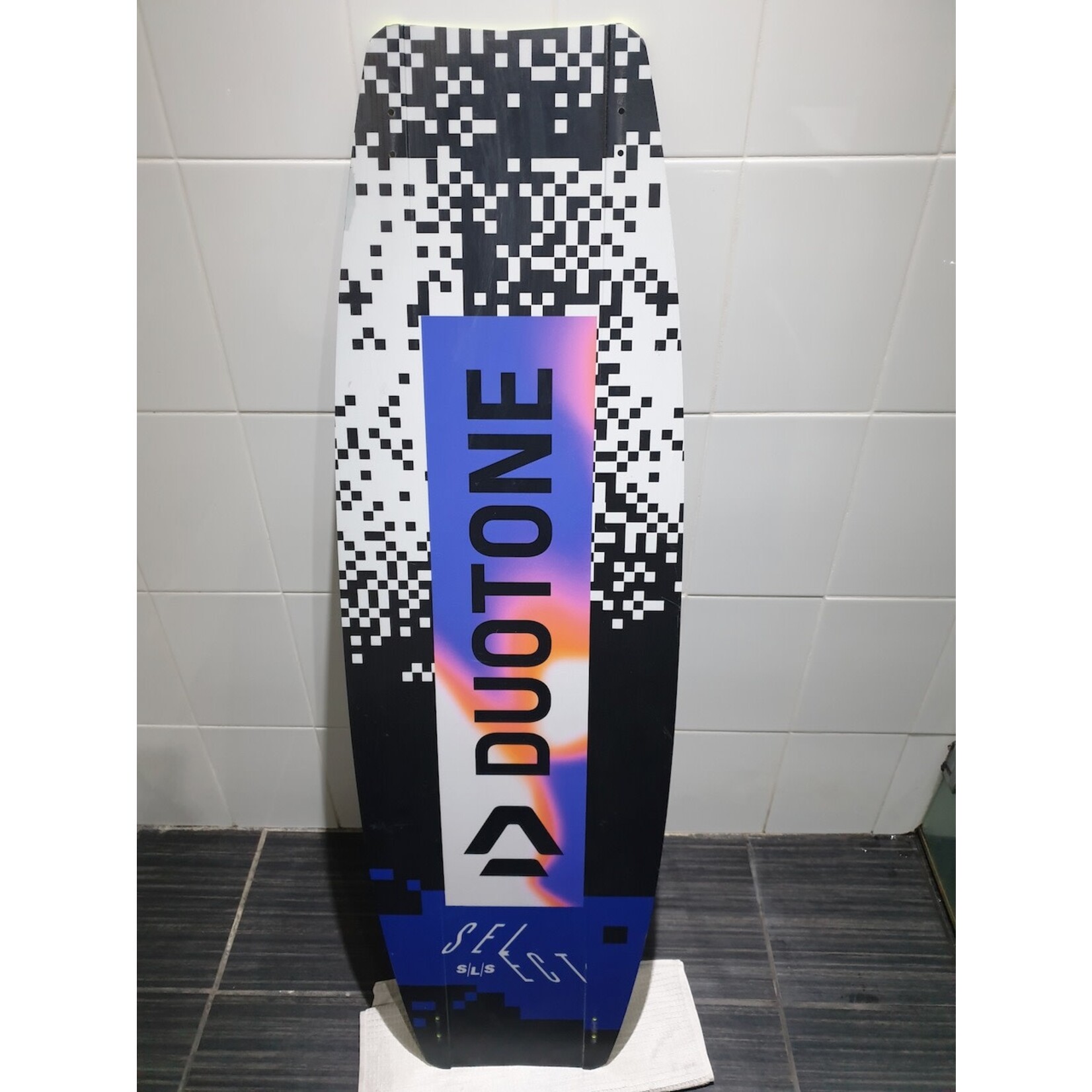 Duotone 2023 Duotone Twintip Select SLS 138 with Entity Strap Large