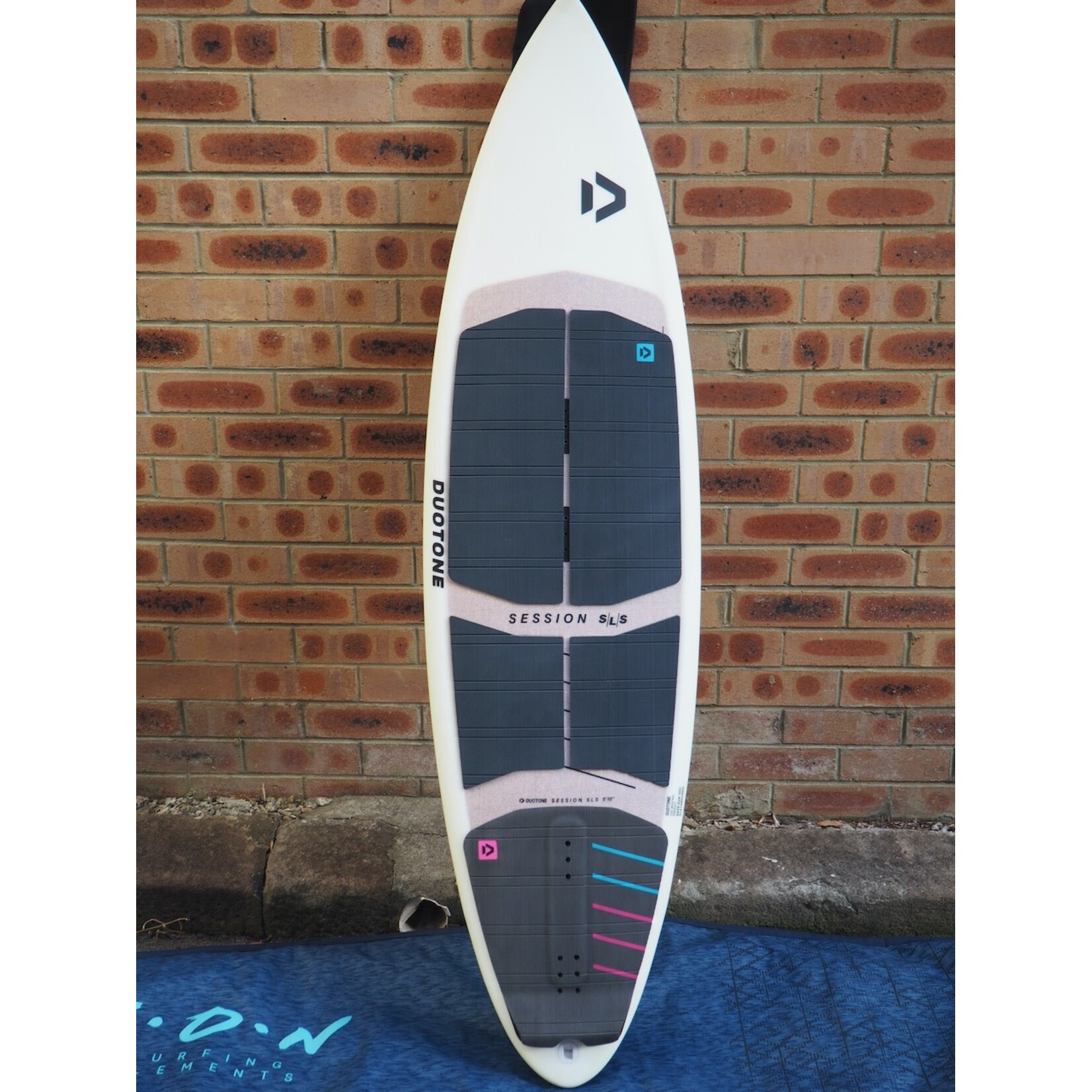 Duotone 2021 Duotone Surfboard Session SLS 5'10  with Front Pad