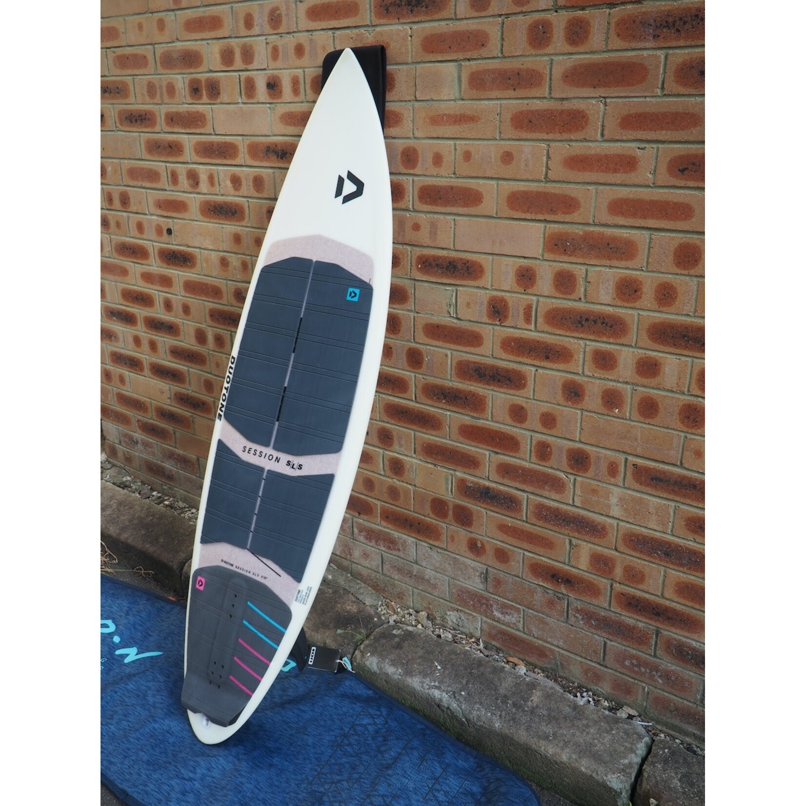 Duotone 2021 Duotone Surfboard Session SLS 5'10  with Front Pad
