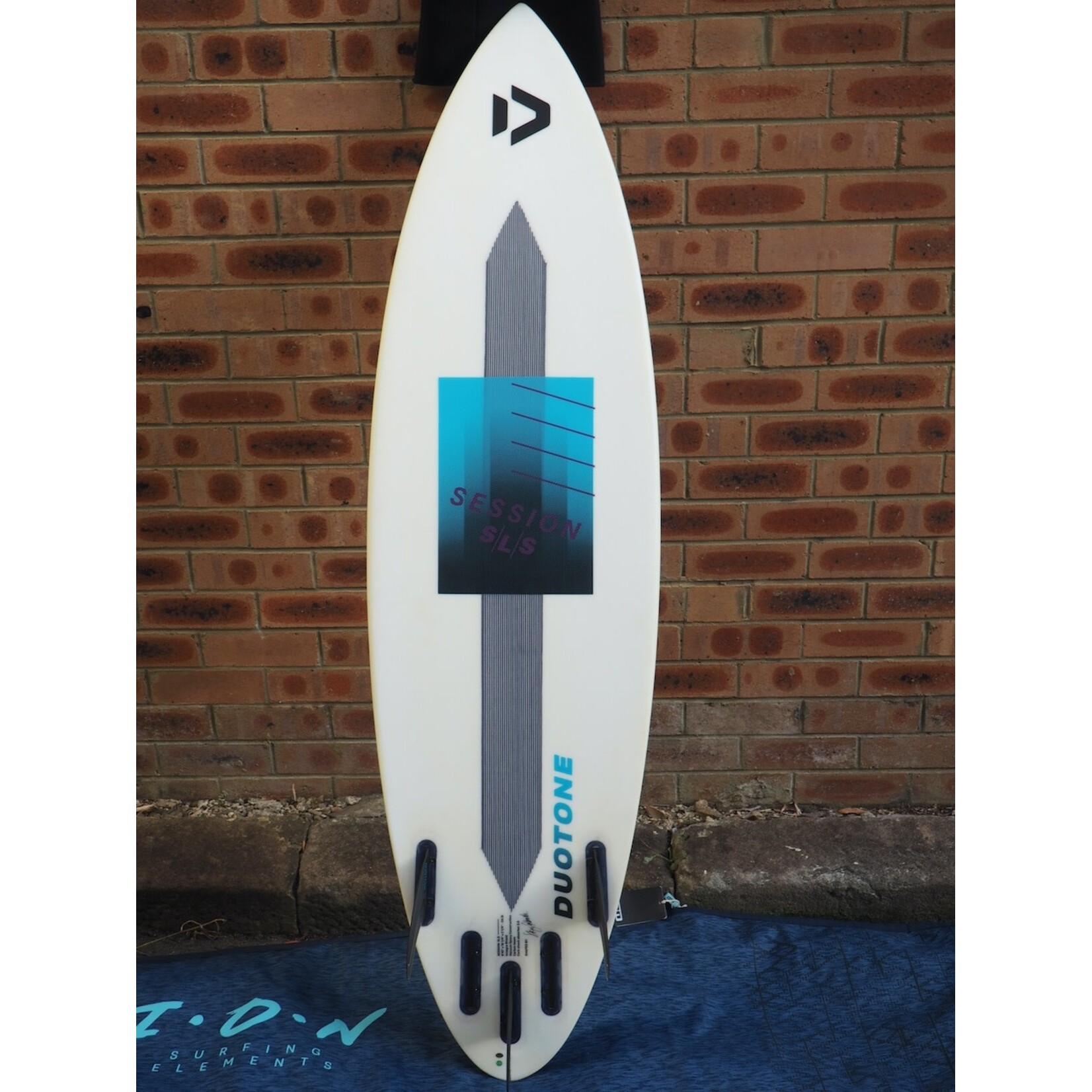 Duotone 2021 Duotone Surfboard Session SLS 5'10  with Front Pad