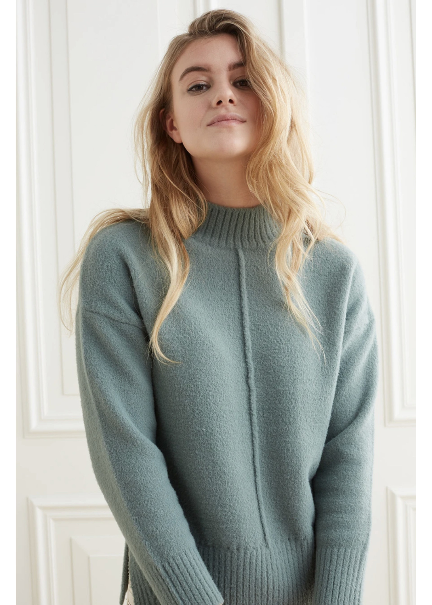 YAYA Sweater with Vertical Seam 