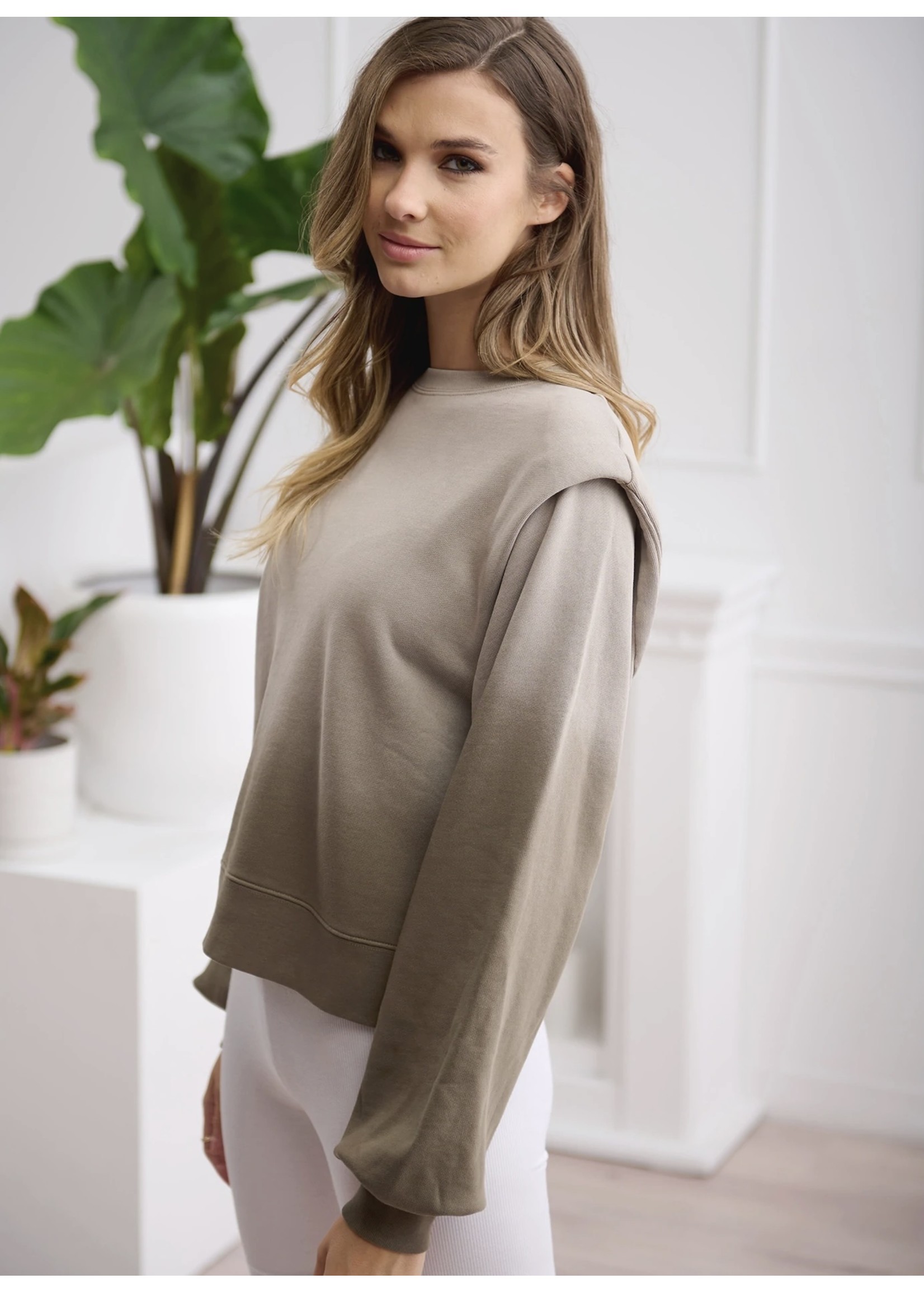 CHRLDR CHRLDR -  Fran Strong Shoulder Sweatshirt