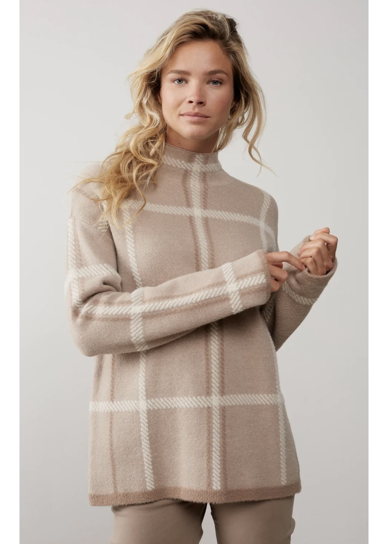 Yaya Yaya - Turtleneck Sweater in a check pattern with long sleeves