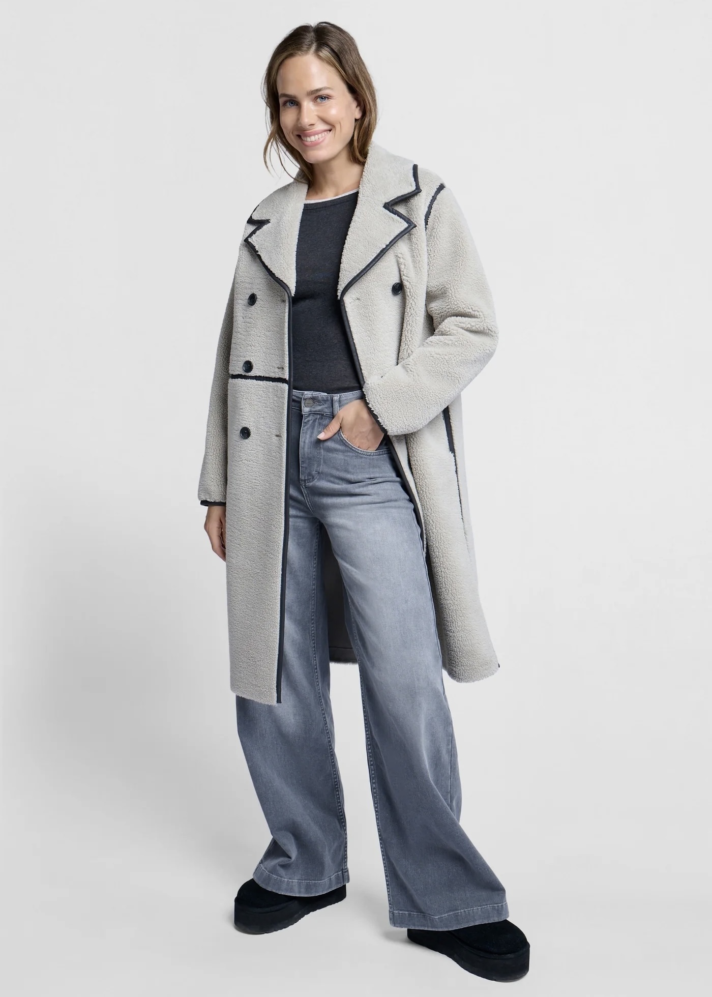 ダリアチャコールグレー34 Dahlia 22-in Wall/Vanity Light – Kuzco Lighting