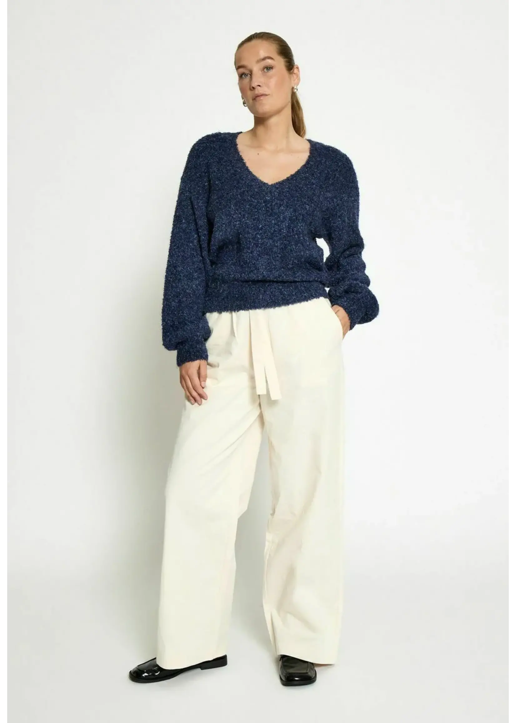 Minus Minus - Jennie V-neck GRS Knit Pullover