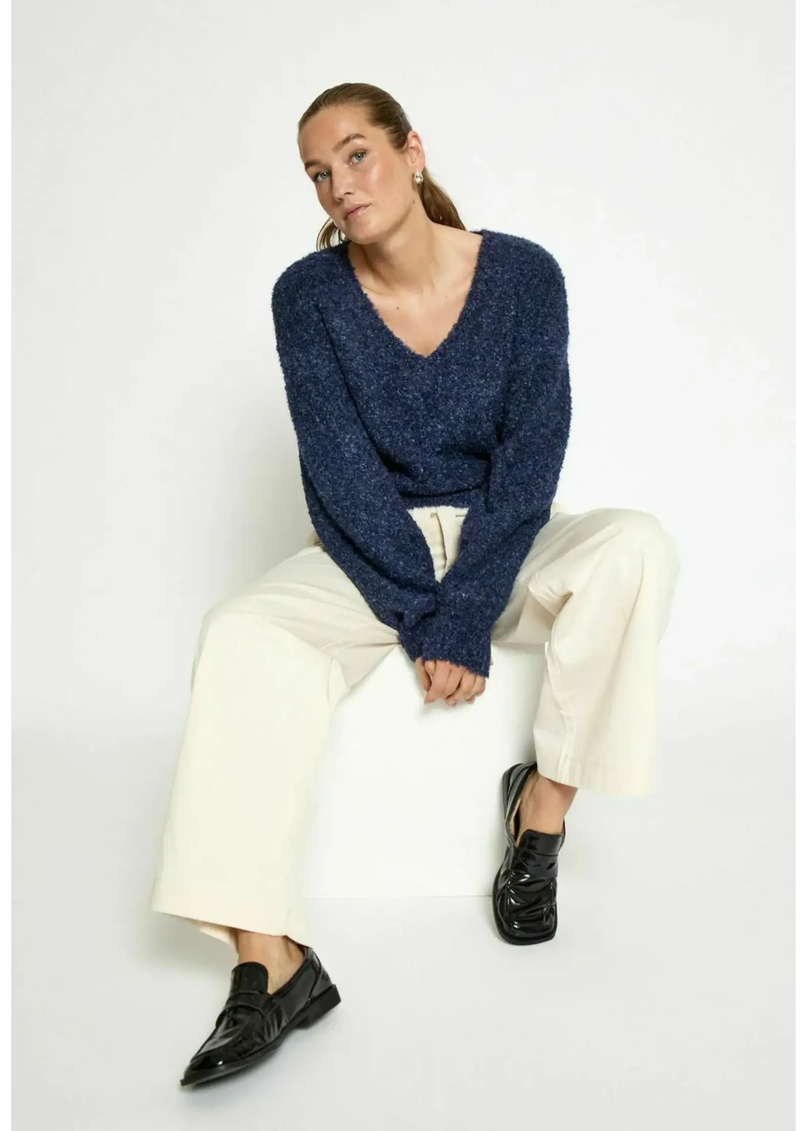 Minus Minus - Jennie V-neck GRS Knit Pullover