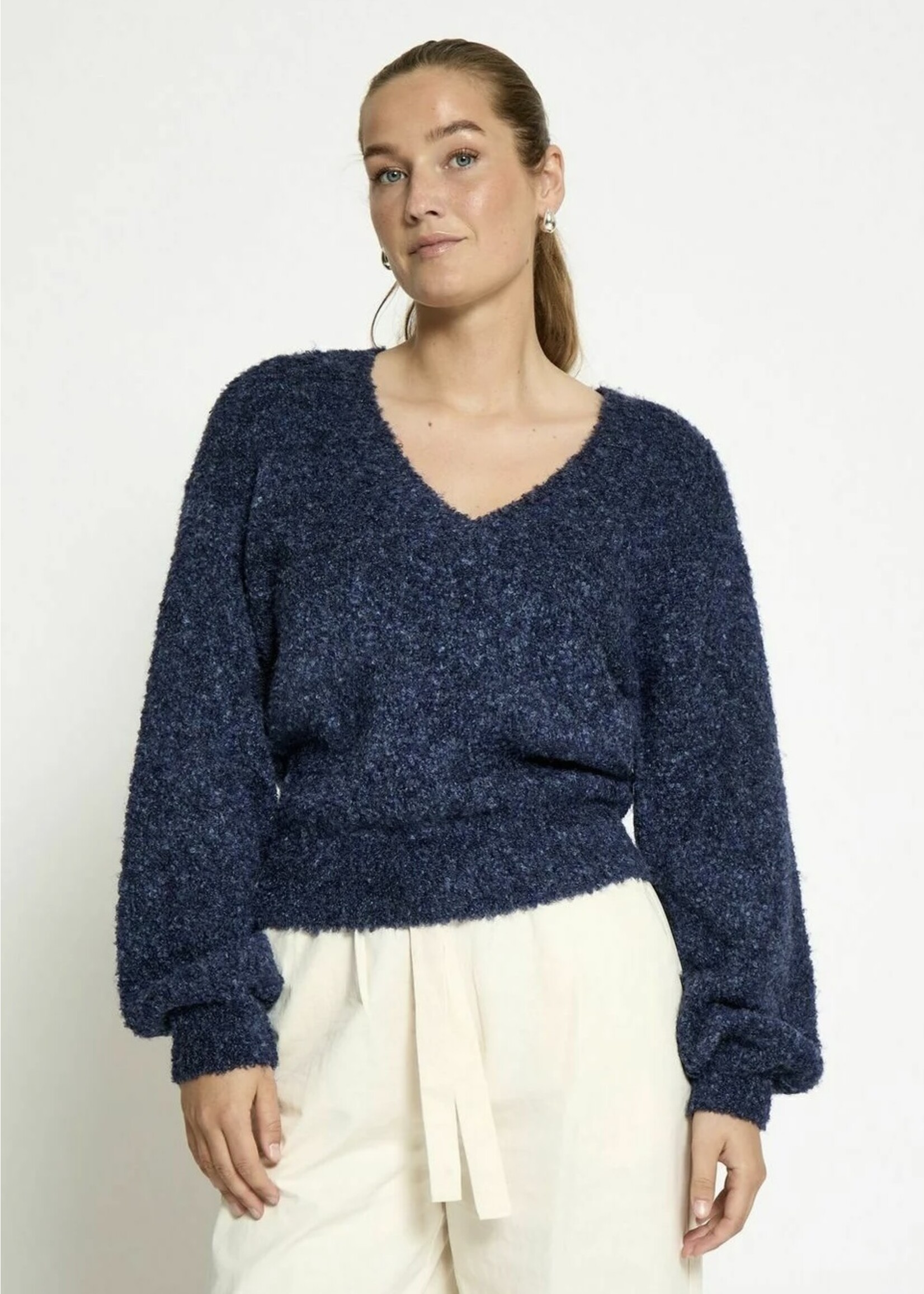 Minus Minus - Jennie V-neck GRS Knit Pullover
