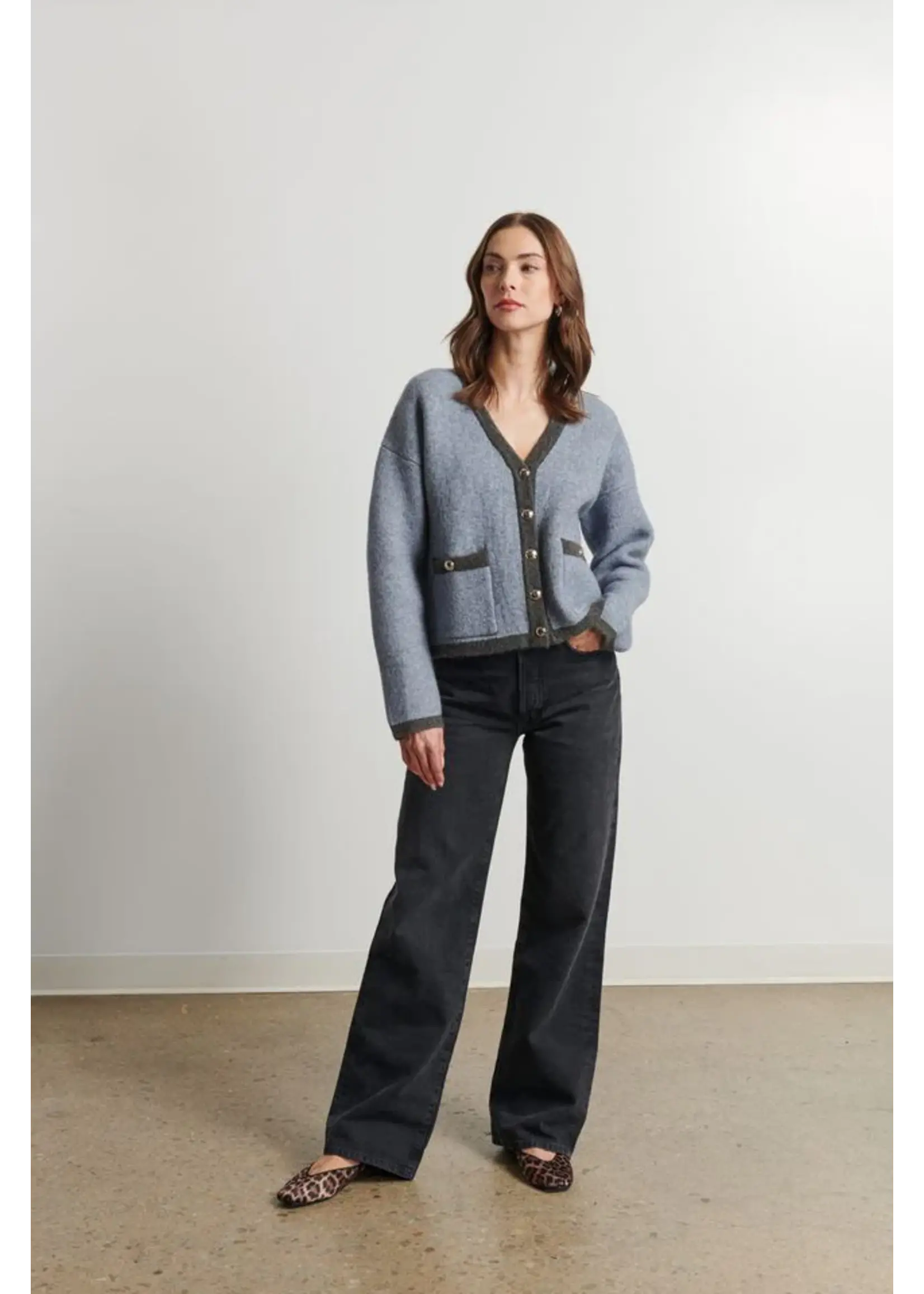 Line the Label Line - Pia