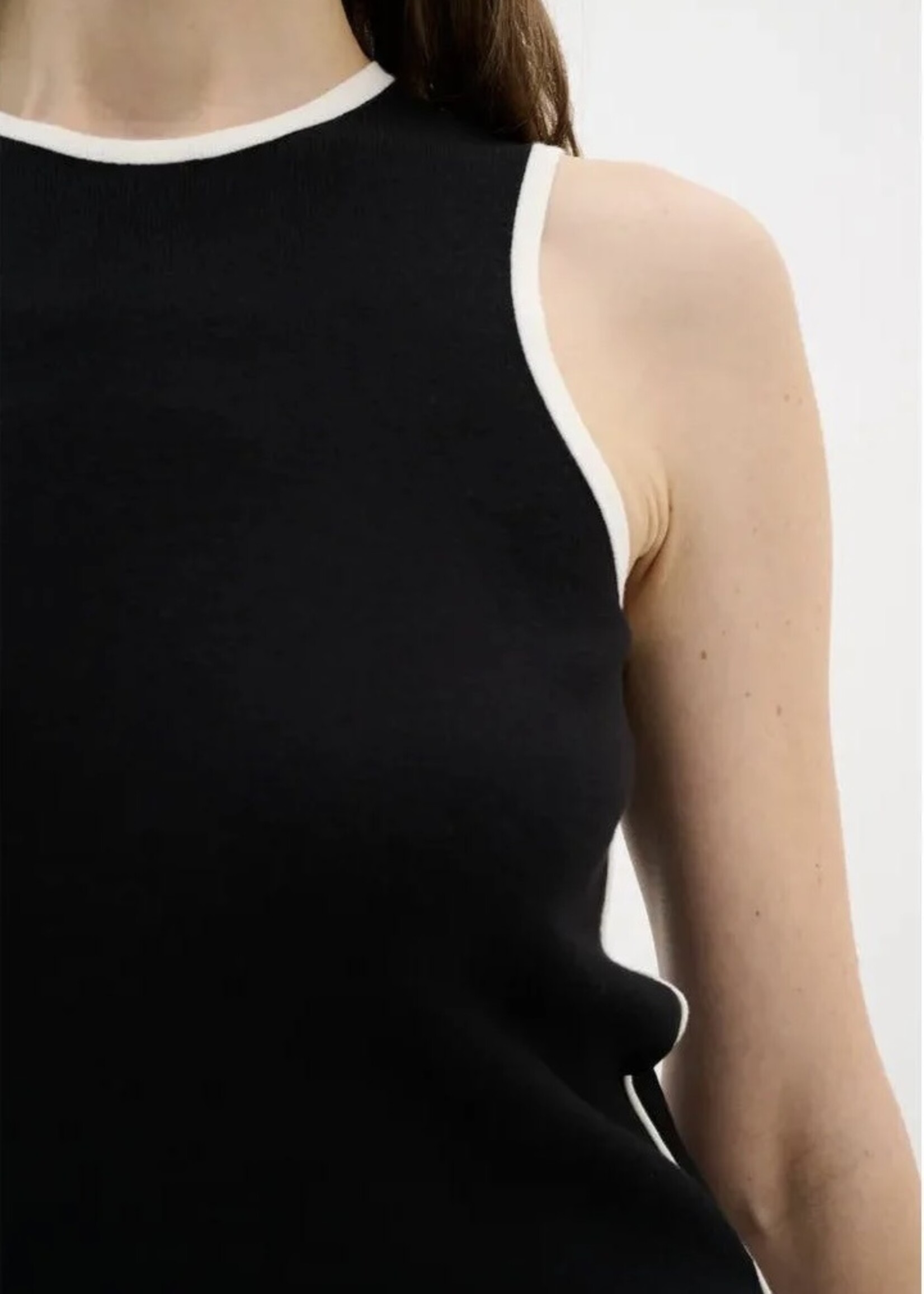 In Wear In Wear - Sacco Tank