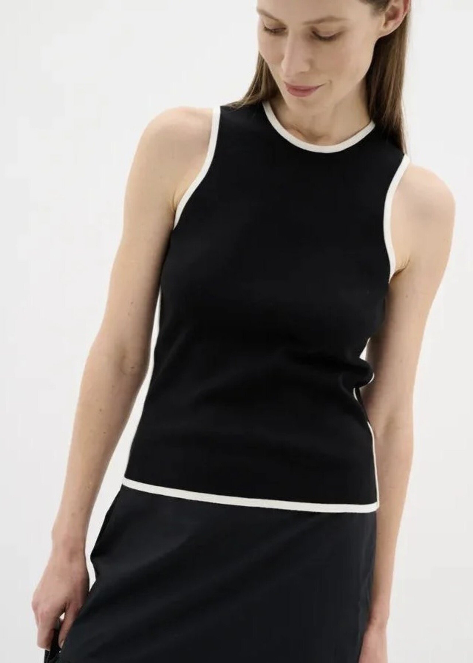 In Wear In Wear - Sacco Tank