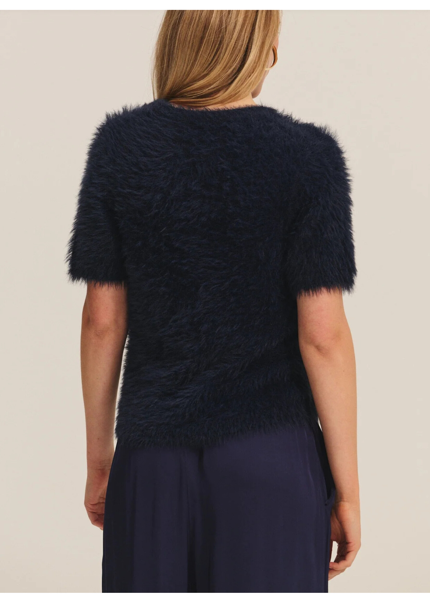 Velvet Velvet - Kit Feather Yarn Sweater