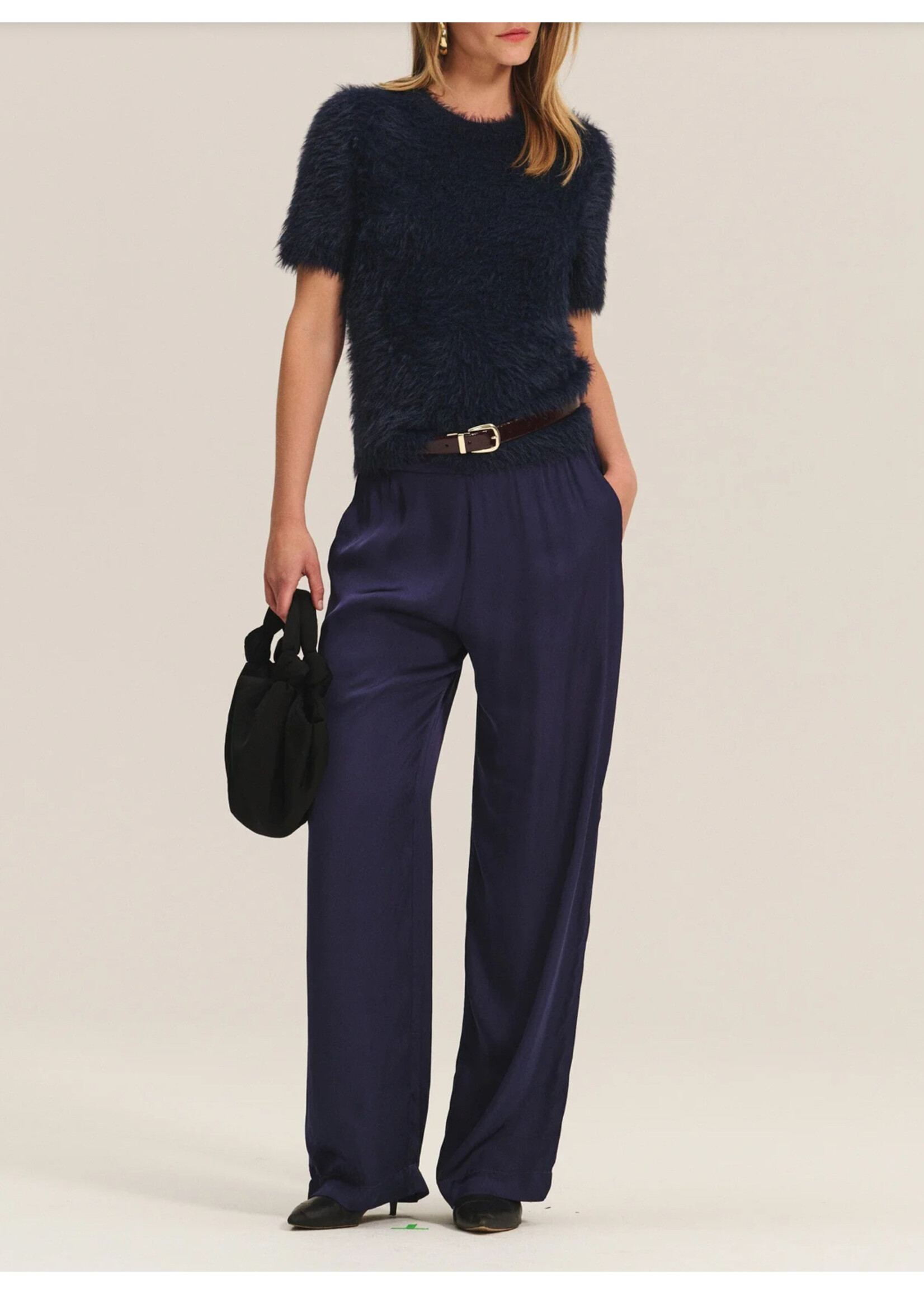 Velvet Velvet - Kit Feather Yarn Sweater