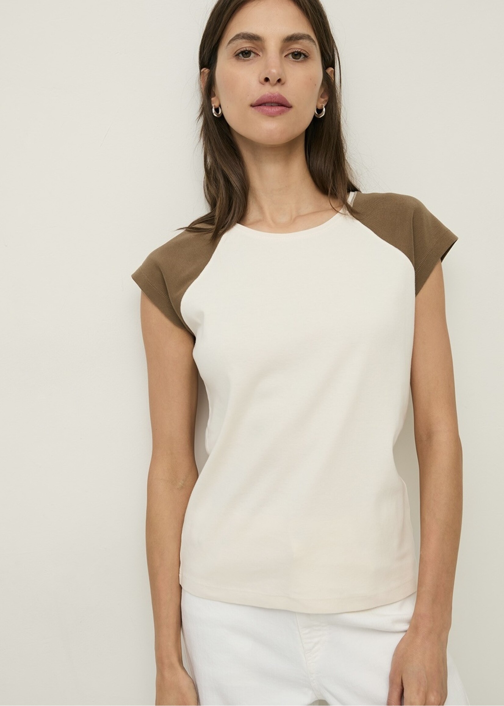 Yerse Yerse - T-shirt with Contrast