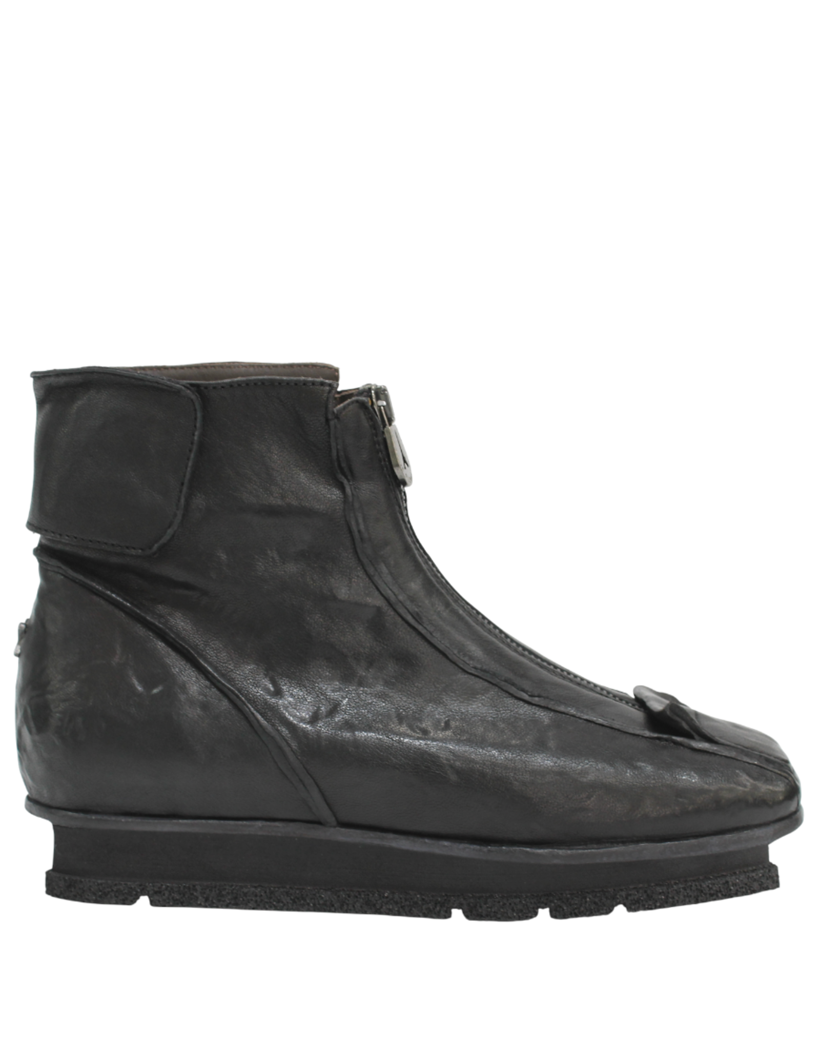 LeRuemarcel LeRuemarcel LR2H Black Tread Sole With Top Zipper Mae