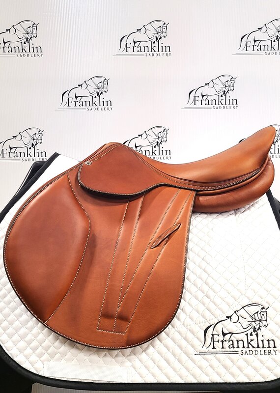 Butet Butet Premium Integrated C 17.5" Seat 2.5 Flap Wide Tree BDF Gold Saddle