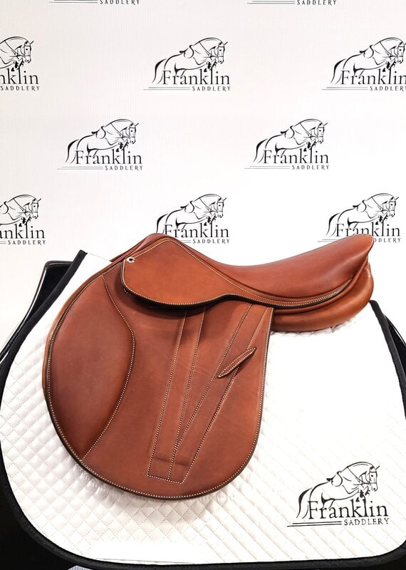 Butet Butet Premium Integrated L 17" Seat 2 Flap Standard Tree DF Gold Saddle- Demo Condition- ON TRIAL