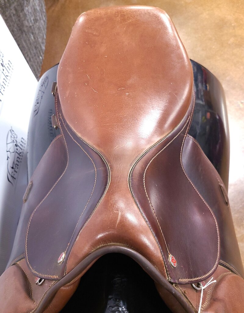 Courbette Close Contact Saddle 16.5" Seat Consignment #651B