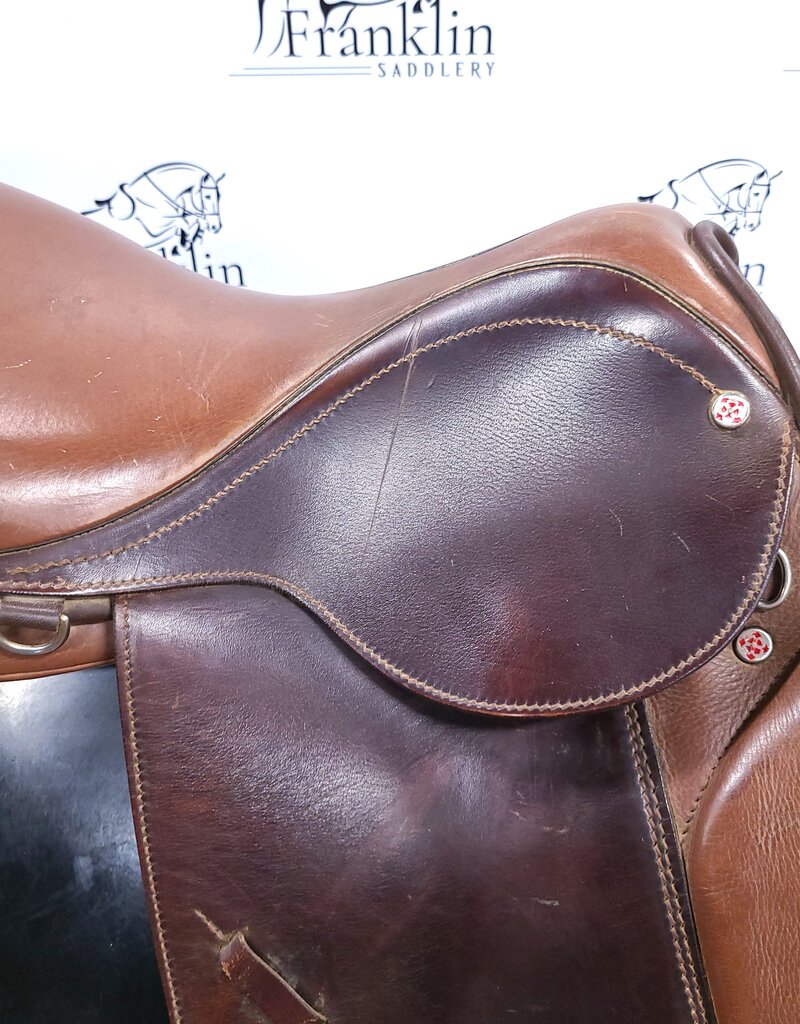 Courbette Close Contact Saddle 16.5" Seat Consignment #651B