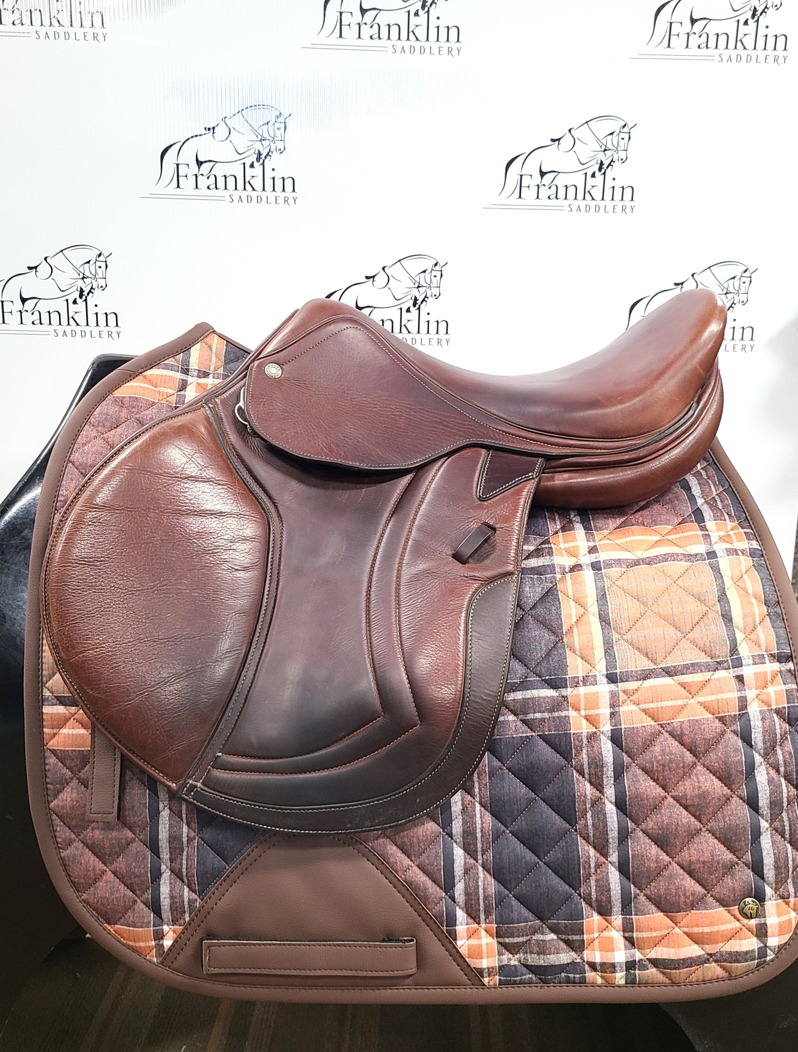 **SOLD** Circuit by Dover Saddlery Premier Dressage Saddle, 18 Seat, Wide  Tree, Wool Flocked Panels
