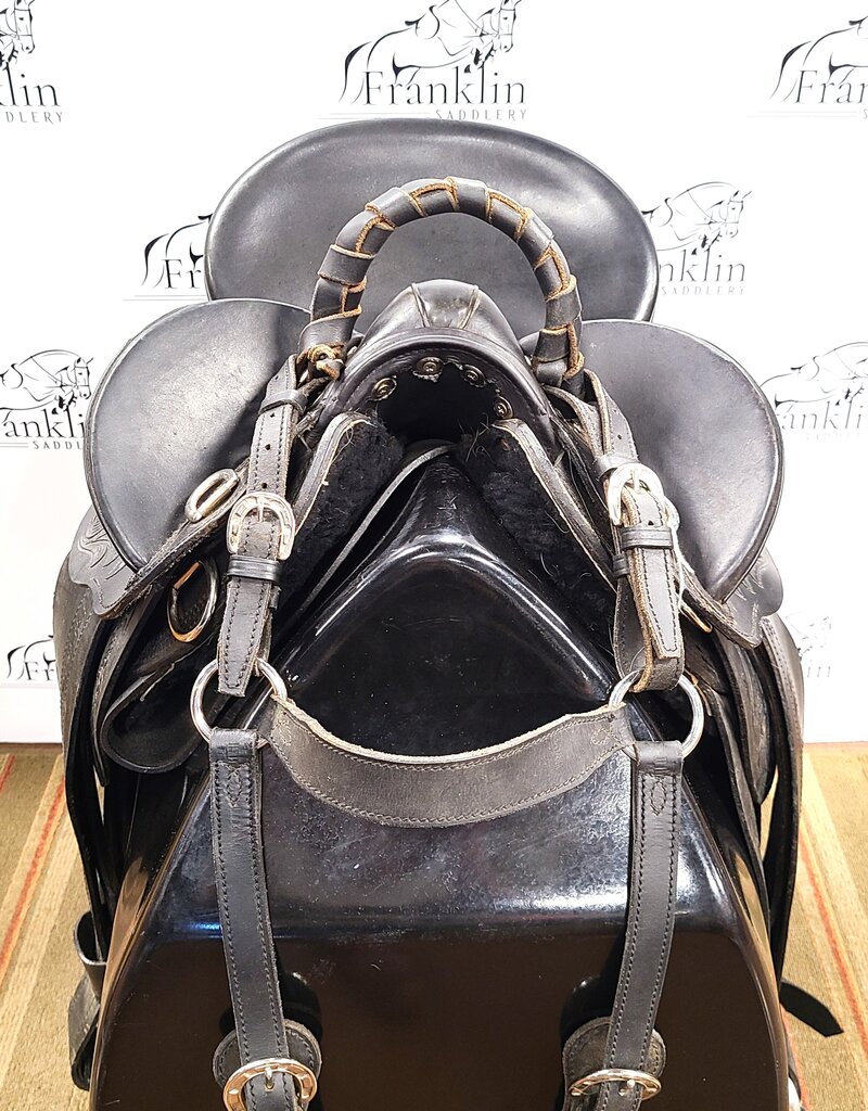 Muster Master Black Australian Saddle 17" Seat Consignment Saddle #617