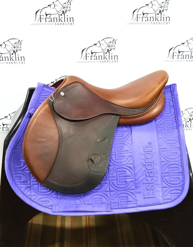 PJ Saddlery Jumping Saddlery 17" Seat Consignment #679