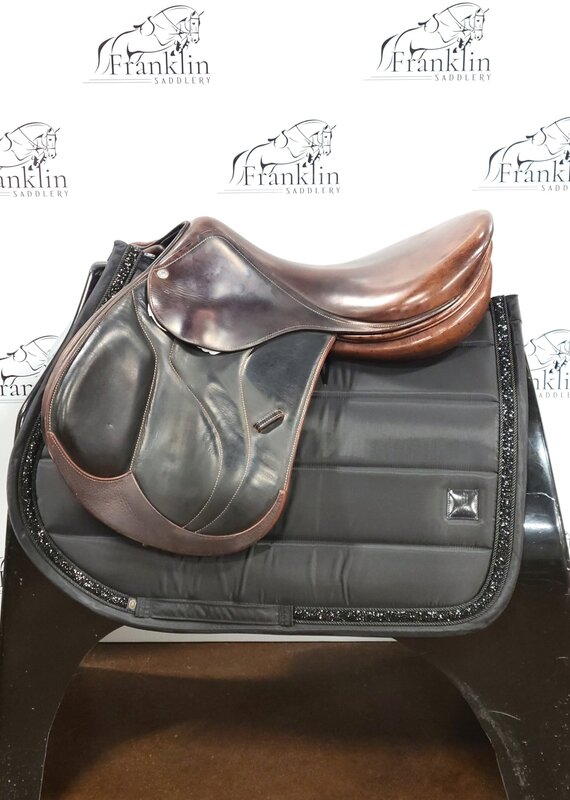 Devoucoux Biarritz Saddle 18" Seat Consignment #721