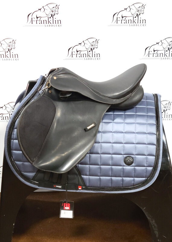 Wintec Jumping Saddle 16.5" Seat Consignment # 727