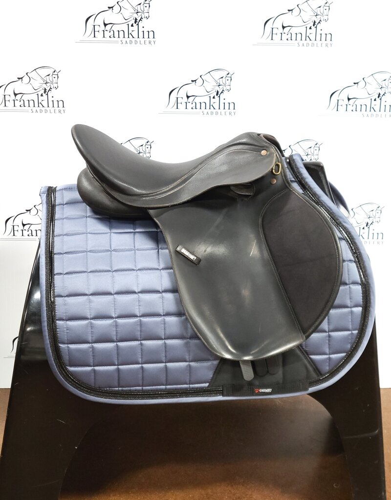 Wintec Jumping Saddle 16.5" Seat Consignment # 727