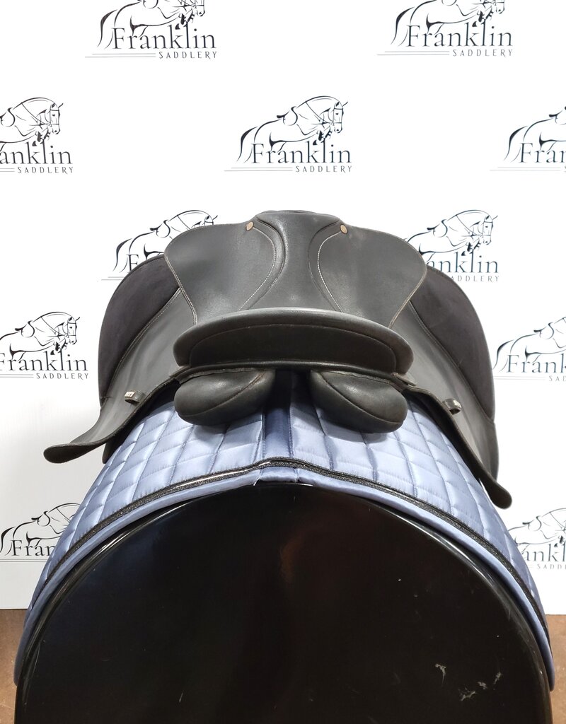 Wintec Jumping Saddle 16.5" Seat Consignment # 727