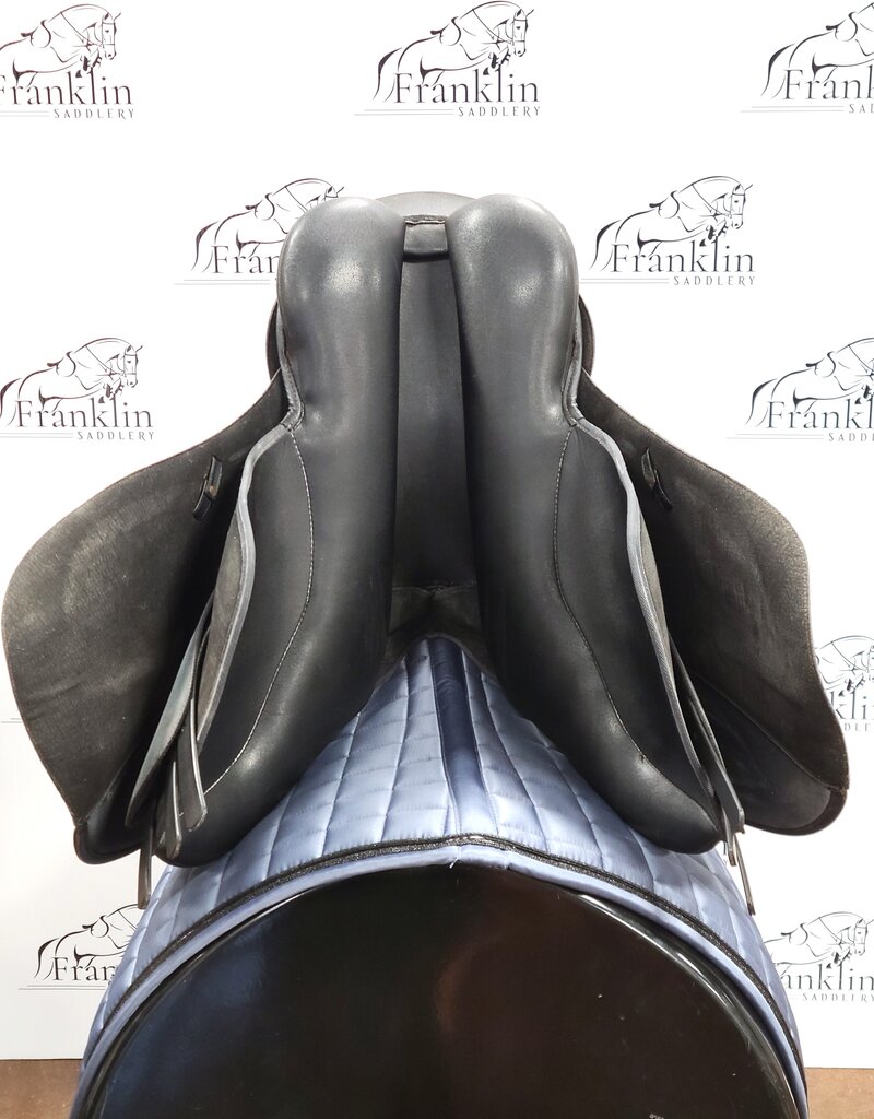 Wintec Jumping Saddle 16.5" Seat Consignment # 727