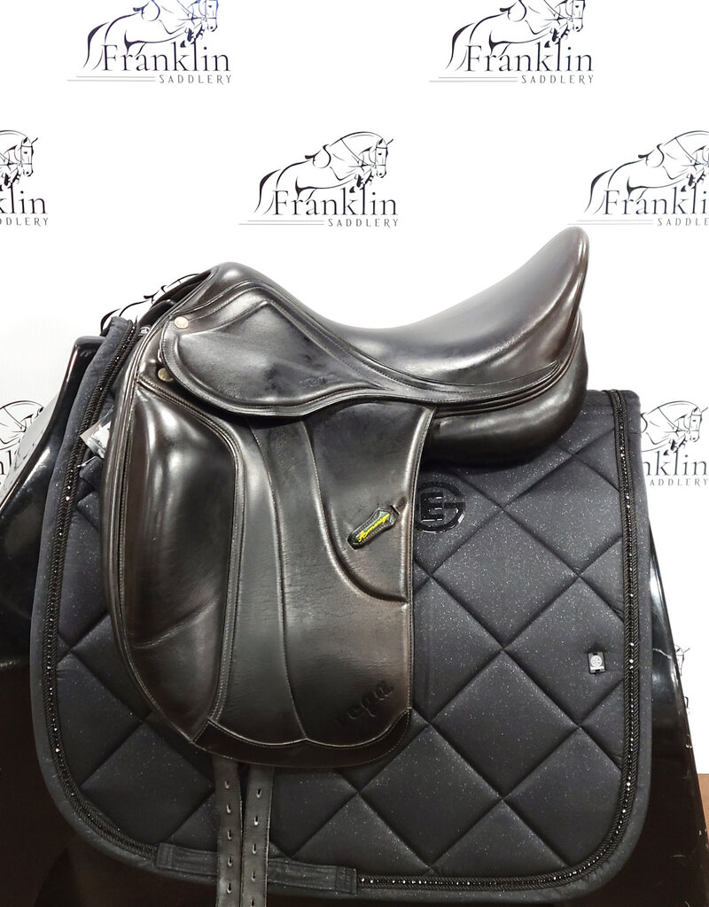 Amerigo Vega Dressage Saddle 17" Seat Consignment #733