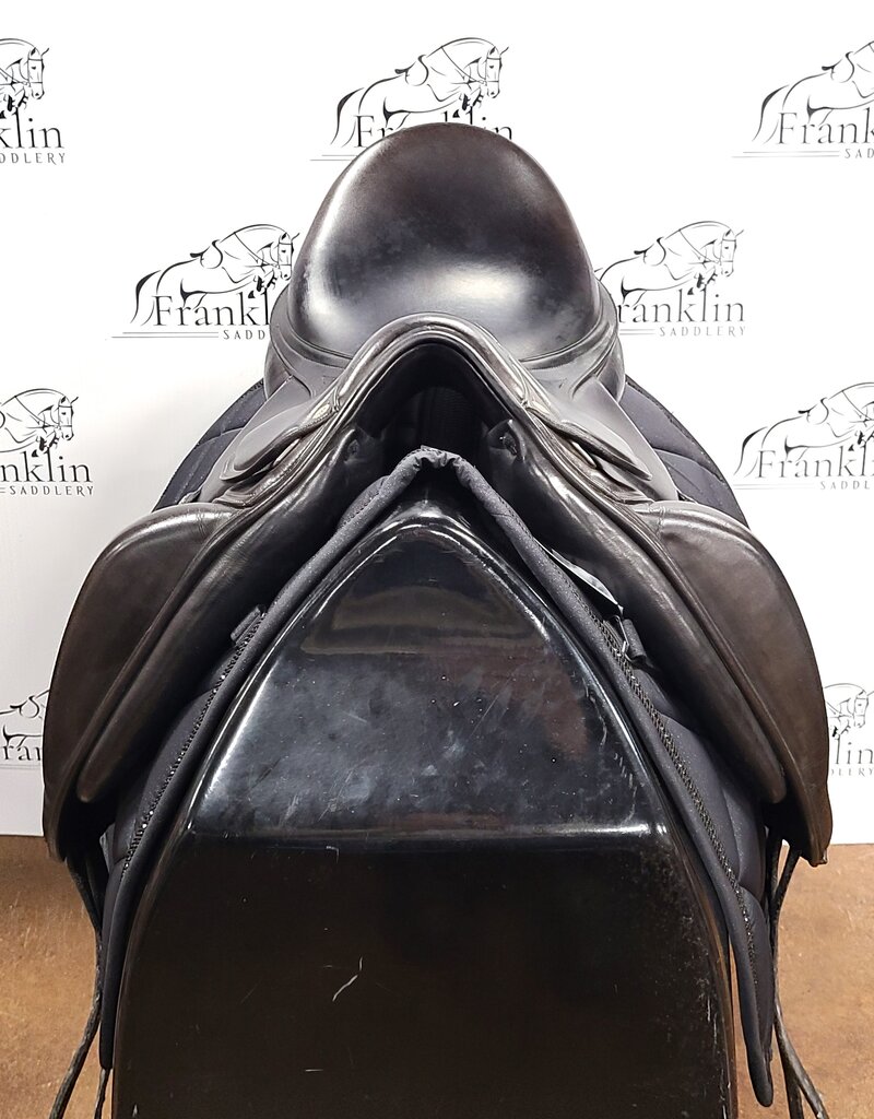 Amerigo Vega Dressage Saddle 17" Seat Consignment #733