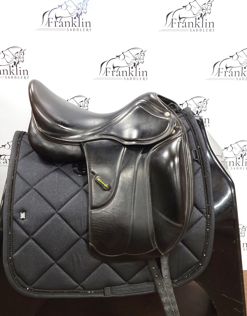 Amerigo Vega Dressage Saddle 17" Seat Consignment #733