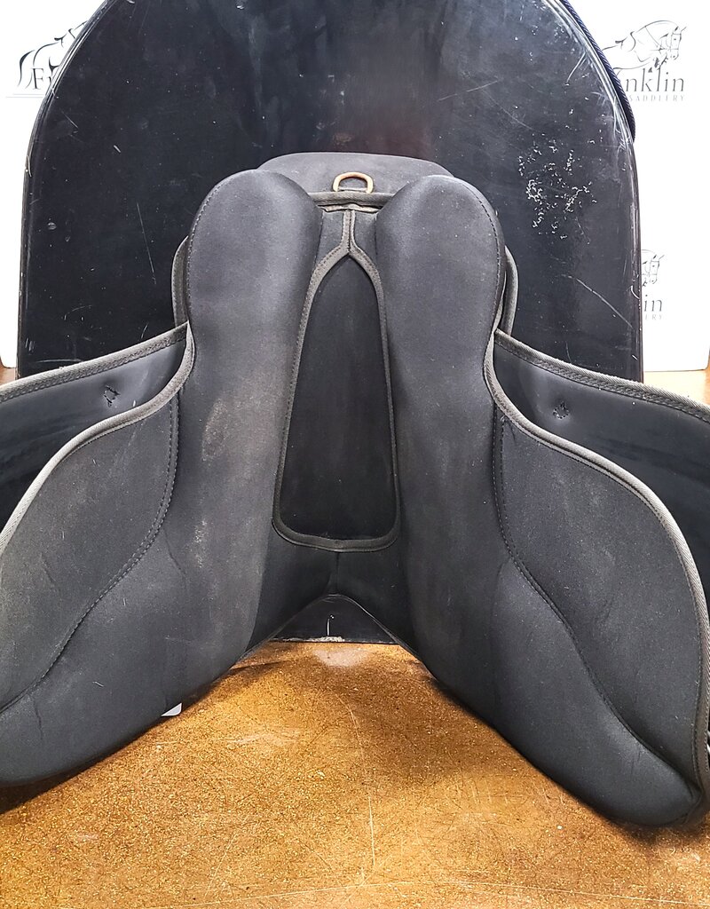 Thorowgood Synthetic All Purpose Saddle 17" Seat Consignment #742