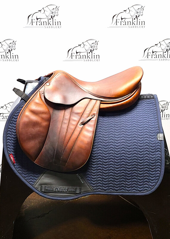 Butet Used Butet Premium Integrated M 17.5 Seat 1.75 Flap Standard Tree Gold Saddle
