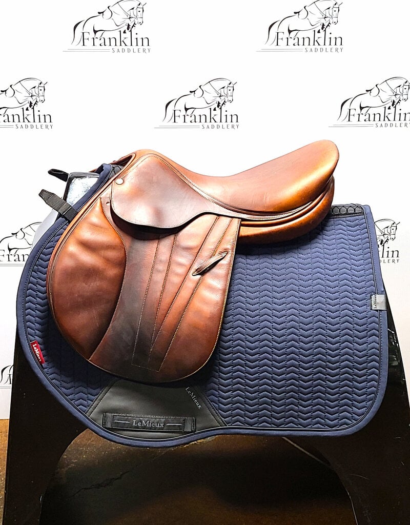 Butet Used Butet Premium Integrated M 17.5 Seat 1.75 Flap Standard Tree Gold Saddle