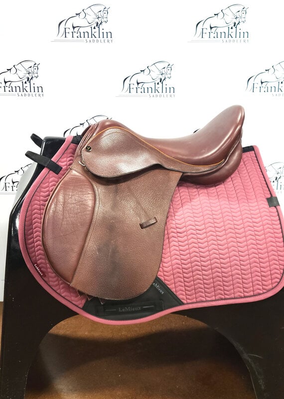 Victory Ellington All Purpose Saddle 17.5" Seat Consignment #756