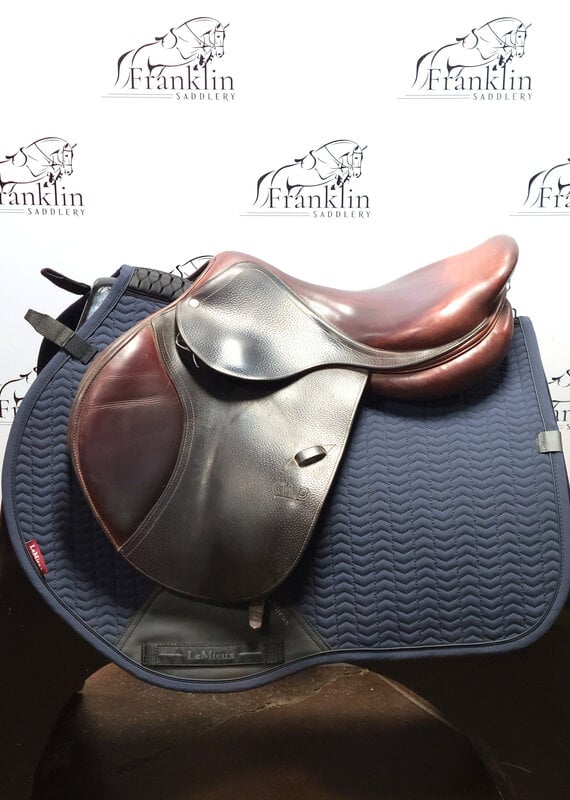 CWD Jumping Saddle 17" Seat Consignment #761