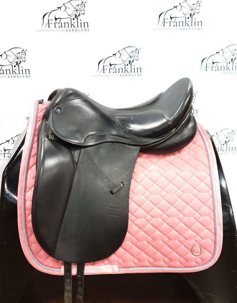 Stubben Genesis Dressage Saddle 17.5" Consignment #769