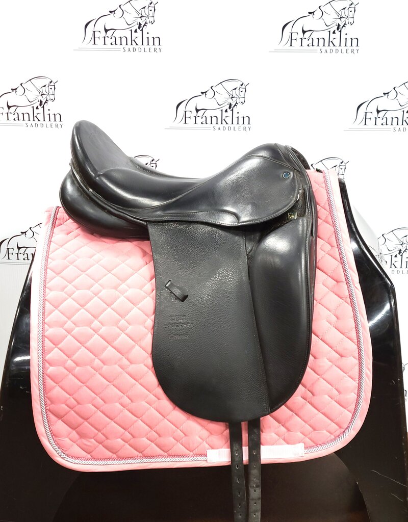 Stubben Genesis Dressage Saddle 17.5" Consignment #769