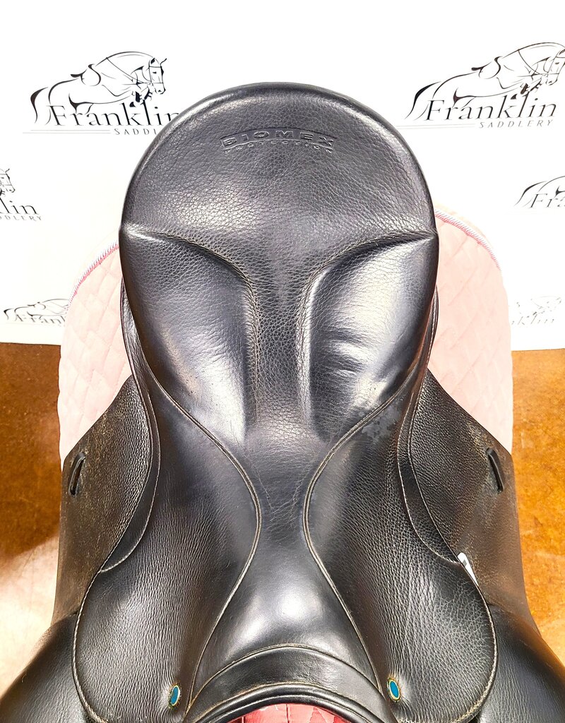 Stubben Genesis Dressage Saddle 17.5" Consignment #769