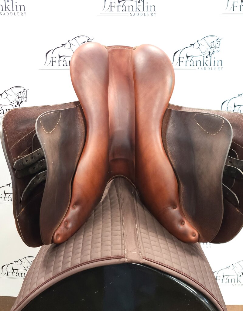 Butet Used Butet Premium L 17" Seat 2.5 Flap Standard Tree Gold Saddle Consignment #772