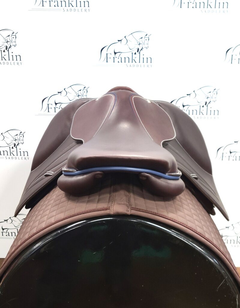 Butet Butet Premium Integrated L 16.5" Seat 2.5 Flap Standard Tree Cachou Saddle with Navy Rear Piping and Seat Stream