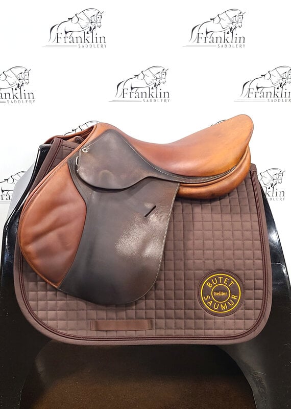 Used Butet M 17.5" Seat 2.5 Flap Standard Tree Gold Saddle Consignment #791
