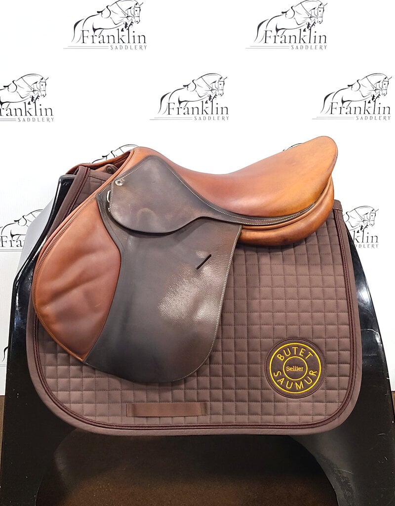 Used Butet M 17.5" Seat 2.5 Flap Standard Tree Gold Saddle Consignment #791