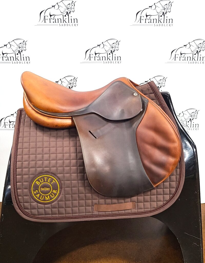 Used Butet M 17.5" Seat 2.5 Flap Standard Tree Gold Saddle Consignment #791