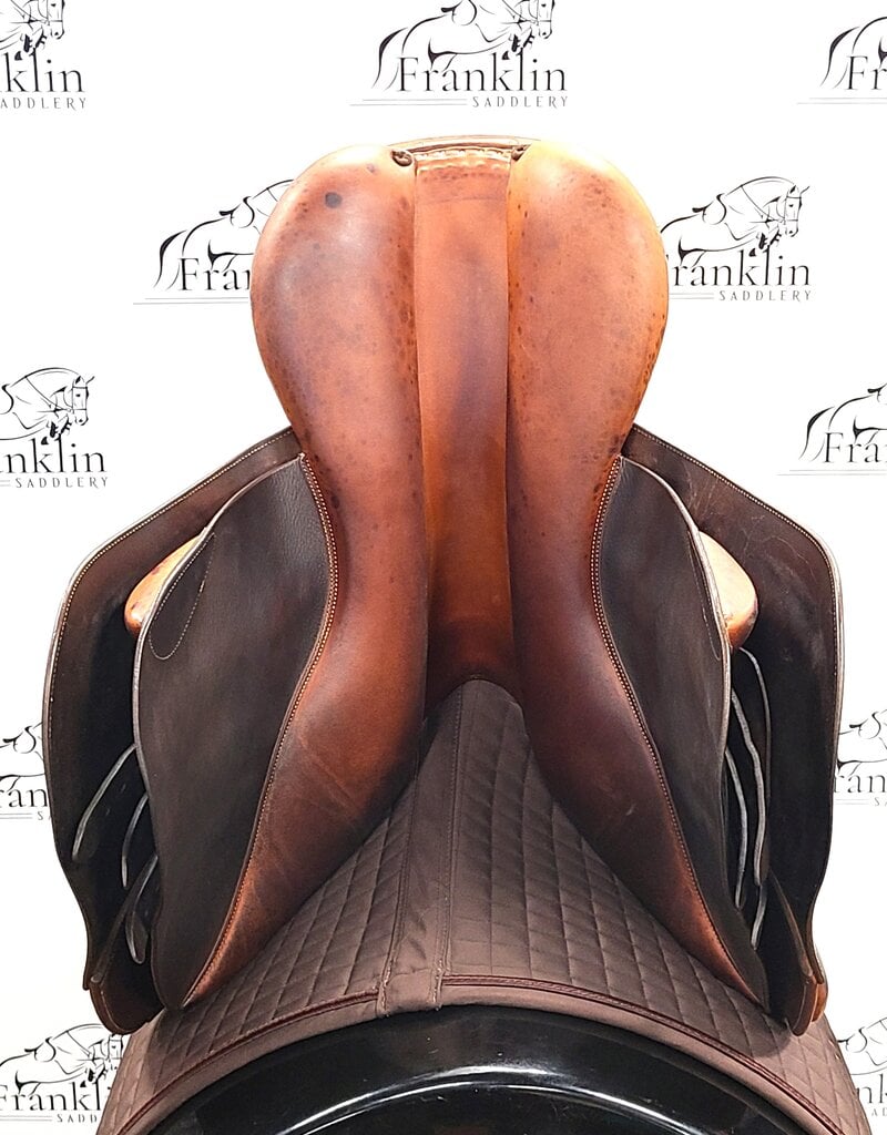 Used Butet M 17.5" Seat 2.5 Flap Standard Tree Gold Saddle Consignment #791