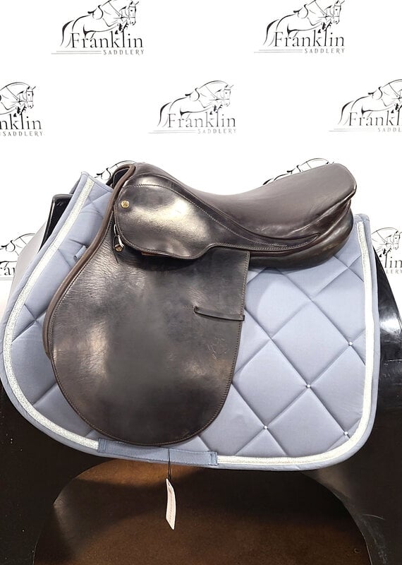 Courbette Merkur DL Close Contact Saddle 17" Seat MW Tree Consignment #789